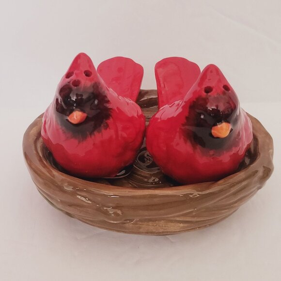 Red Cardinal Bird Salt Pepper Shakers Nest Tray - Picture 1 of 14